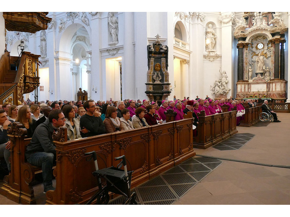 Abschlussvesper der Bischofskonferenz mit Austeilung des Bonifatiussegens (Foto: Karl-Franz Thiede)